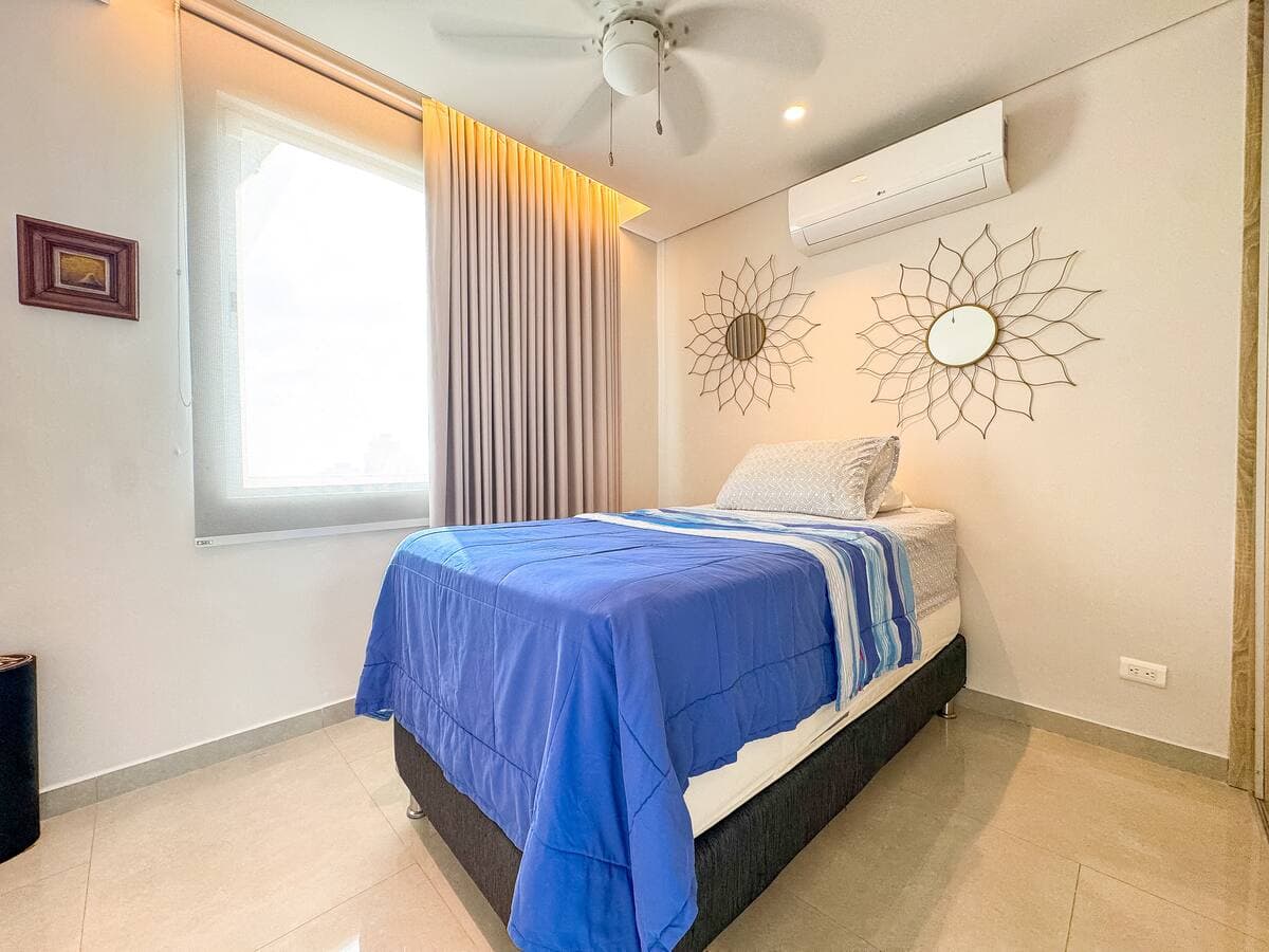 Second bedroom suite